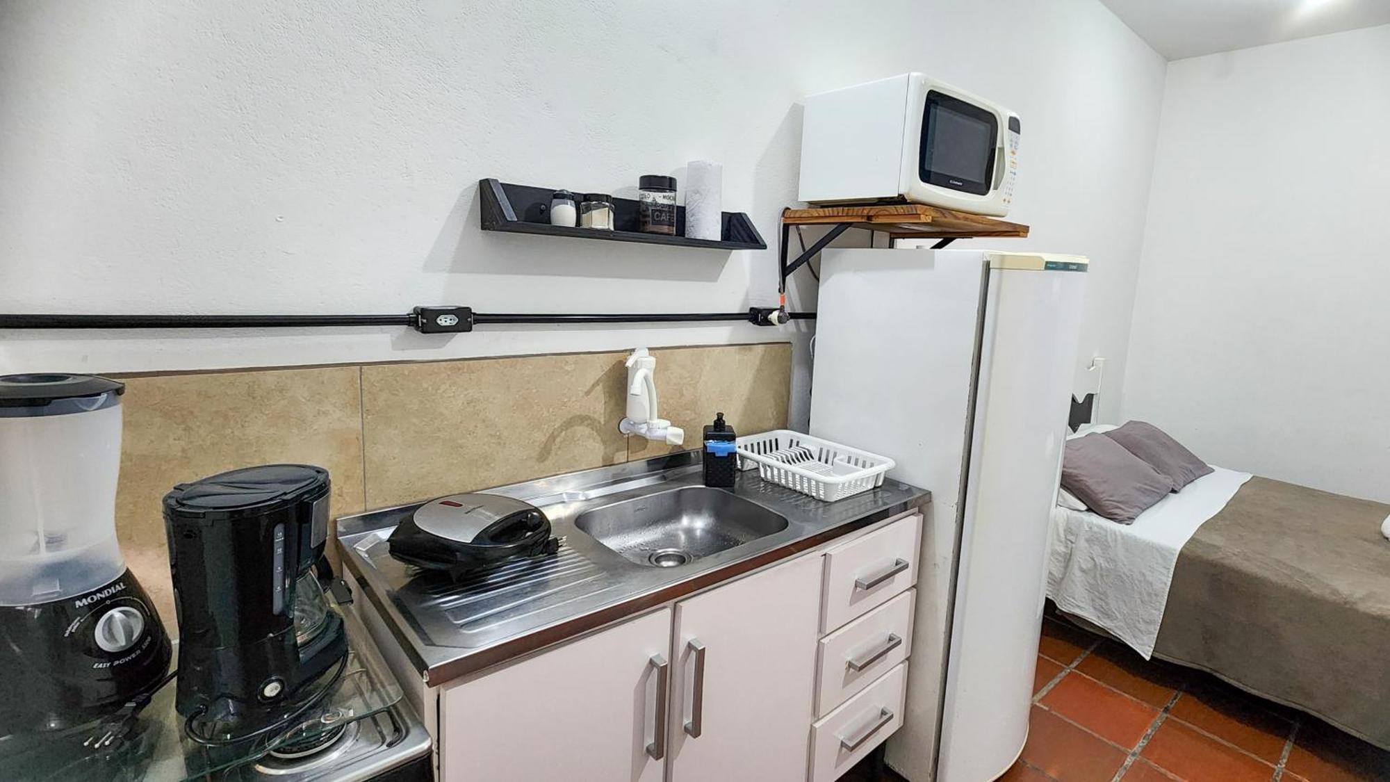 E104 - Ap Economico Em Bc Terreo, Ar, Wiffi, Cozinha Apartamento