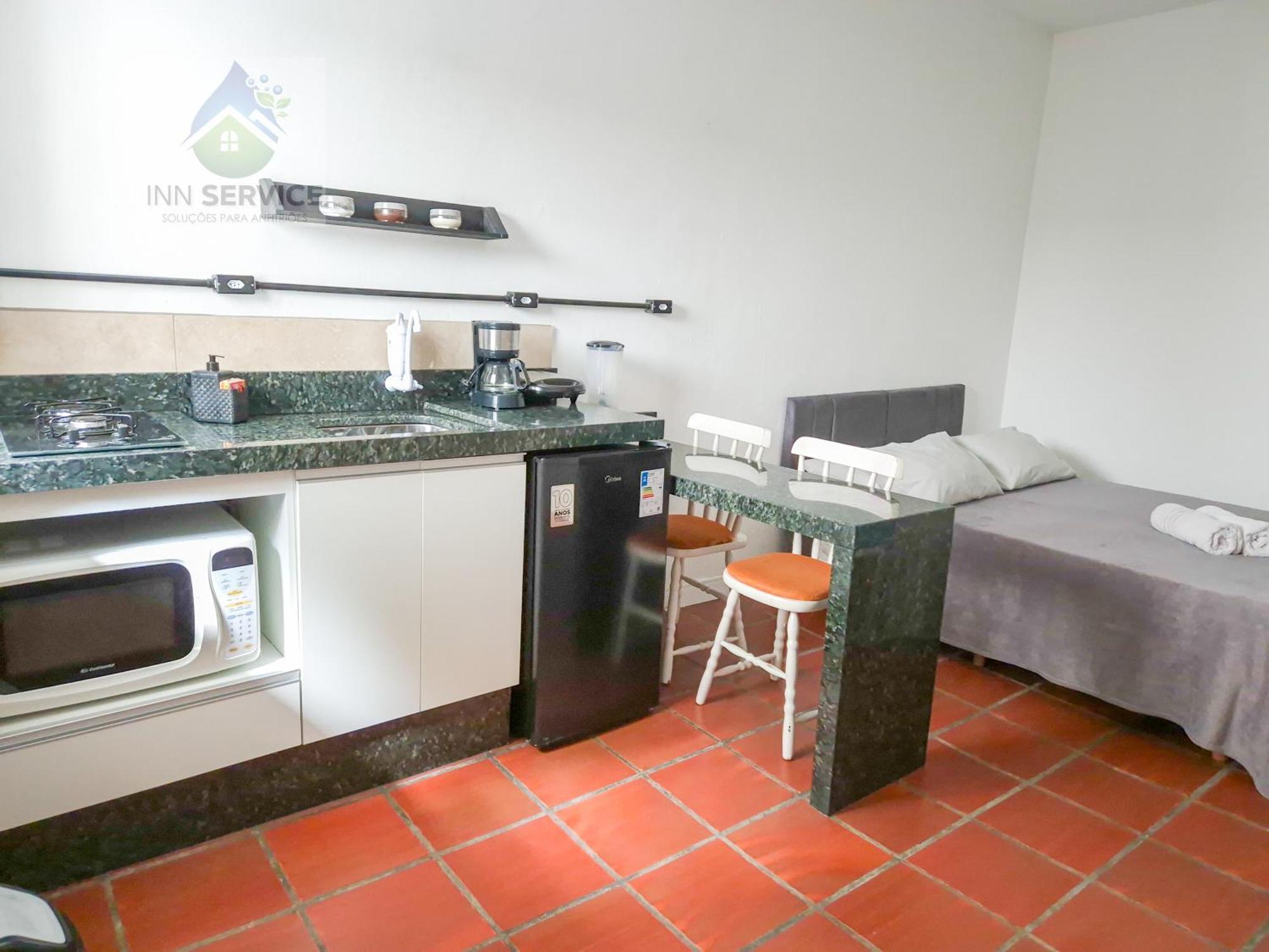 E104 - Ap Economico Em Bc Terreo, Ar, Wiffi, Cozinha *